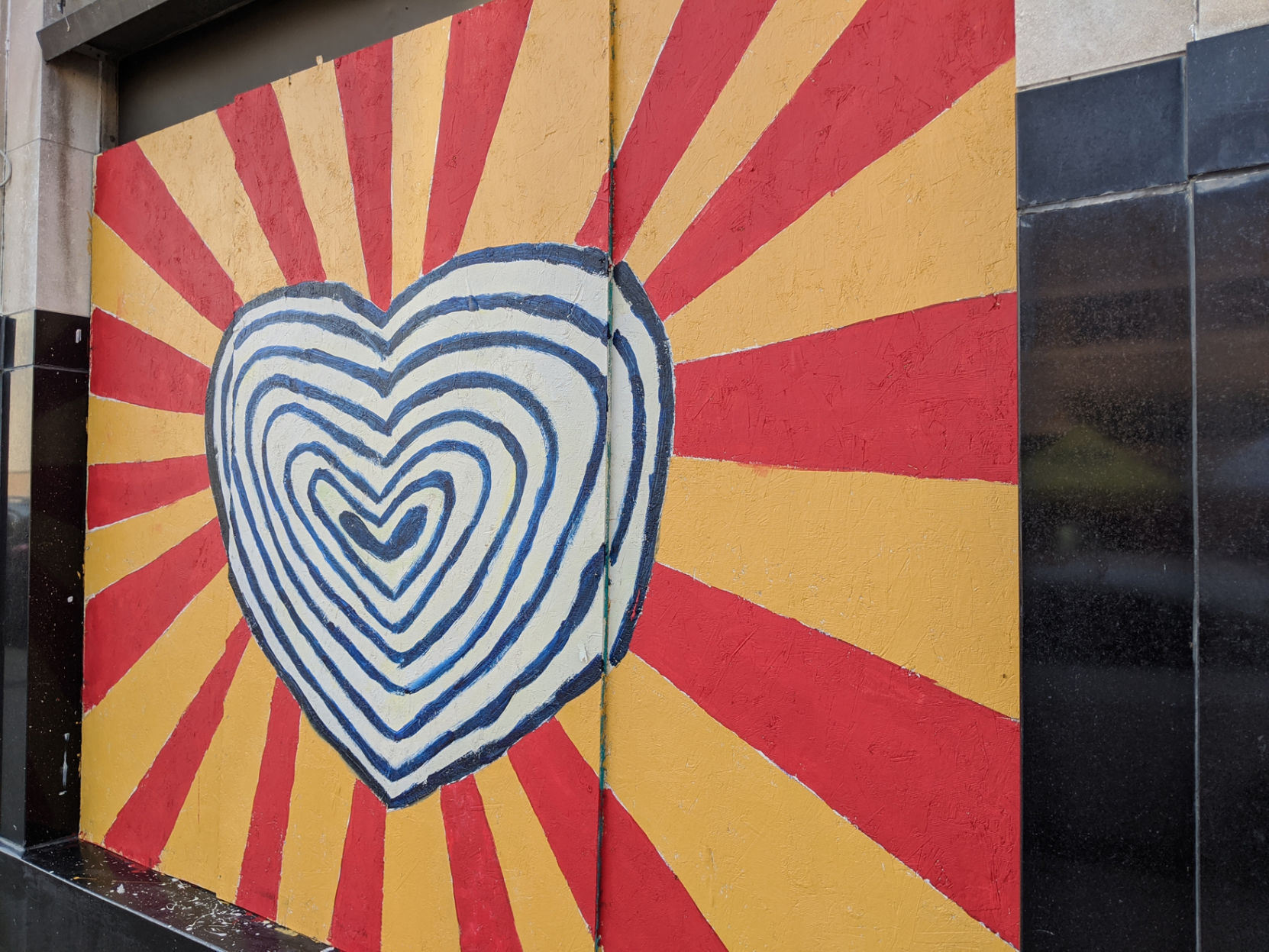 Painting downtown, heart mura
